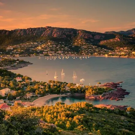 Apartment Cap Esterel - Duplex Avec 2 Terrasses Dont Tropezienne, Piscines Et Loisirs *